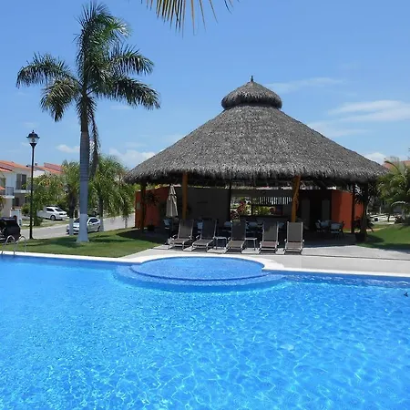 Tranquila Casa Cerca De La Playa Villa